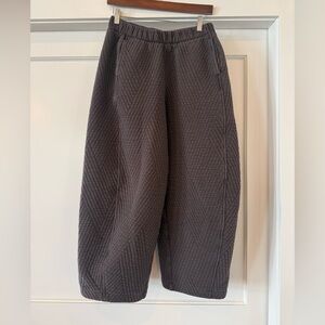 GapFit Quilted Jacquard Barrel Pants